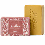 Savon d'Alep Ambre Al Bara avec sa boîte ornée motifs floraux fond blanc