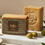Savon d'Alep pur olive Al Bara 200g avec olives et branches sur marbre