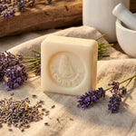 Savon Marseille bio lavande La Corvette 100g sur lin avec fleurs séchées