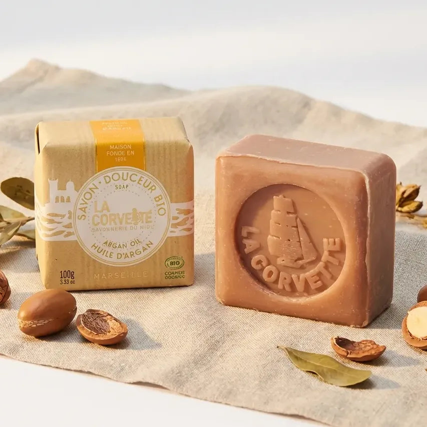 Savon de Marseille bio La Corvette argan 100g avec noix d'argan sur lin naturel
