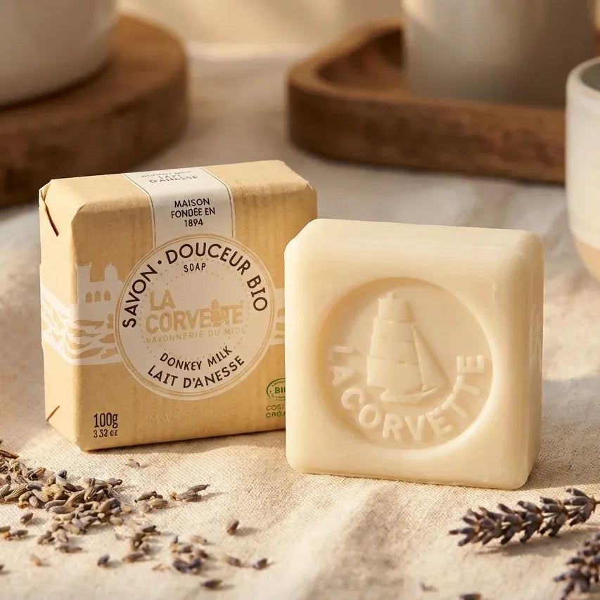 Savon de Marseille bio lait d'ânesse La Corvette 100g avec lavande sur lin crème