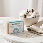 Savon lait d'ânesse bio Eolesens 100g avec fleurs de coton sur marbre blanc