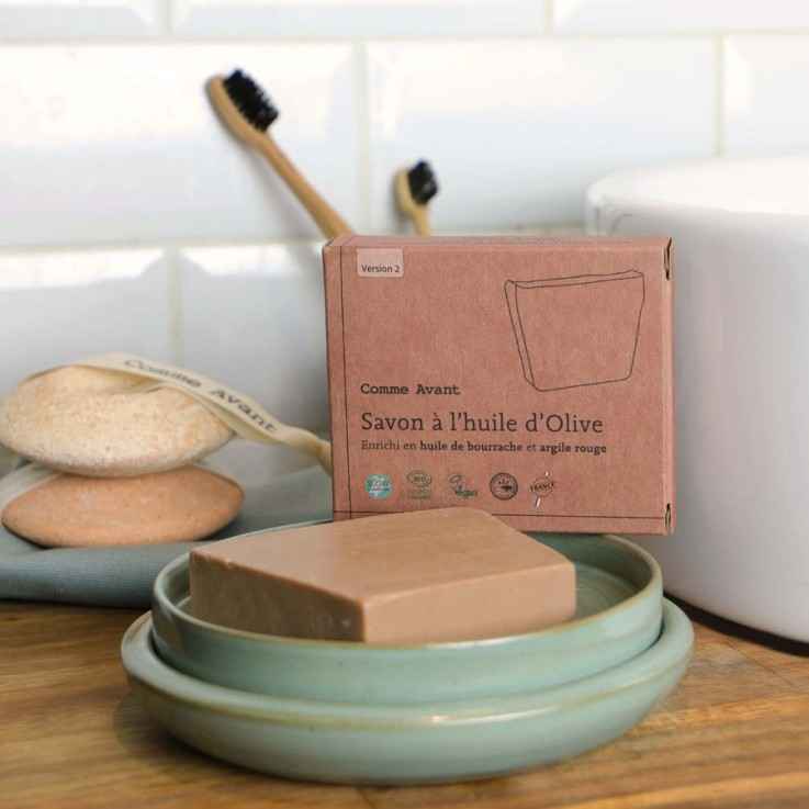 Photo d'ambiance d'un savon pour peaux sèches de 100 g de la marque Comme Avant