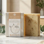 Savon solide Antheya sans huiles essentielles 100g sur marbre blanc avec plantes vertes