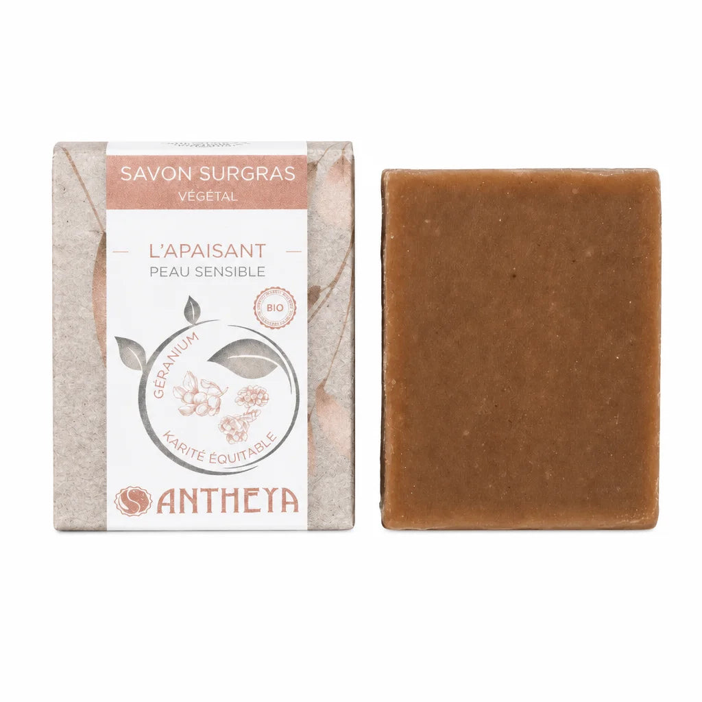 Savon surgras végétal apaisant Antheya peaux sensibles avec emballage kraft et label botanique