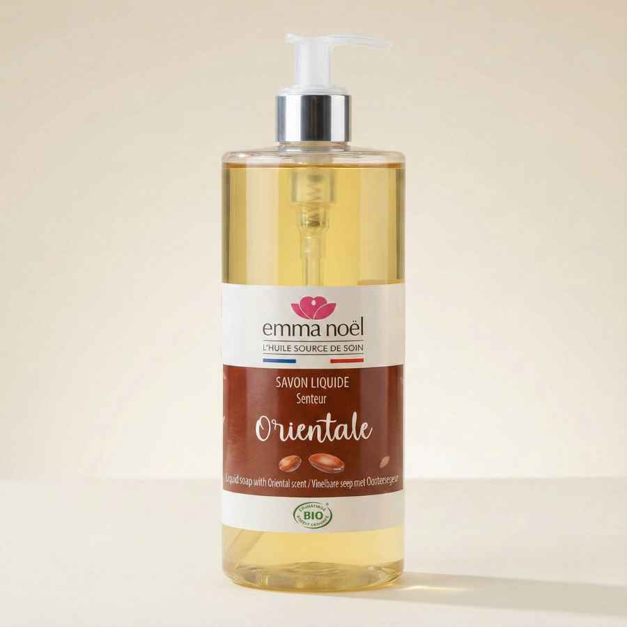 Un savon liquide à l'huile d'argan bio de la marque emma noel sur fond blanc.
