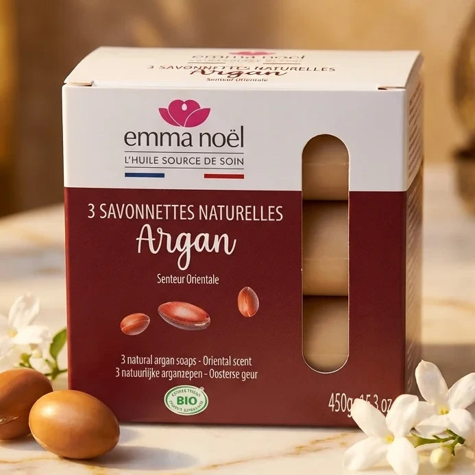 Savonnettes argan bio Emma Noël 3x150g sur marbre avec fruits argan et fleurs blanches