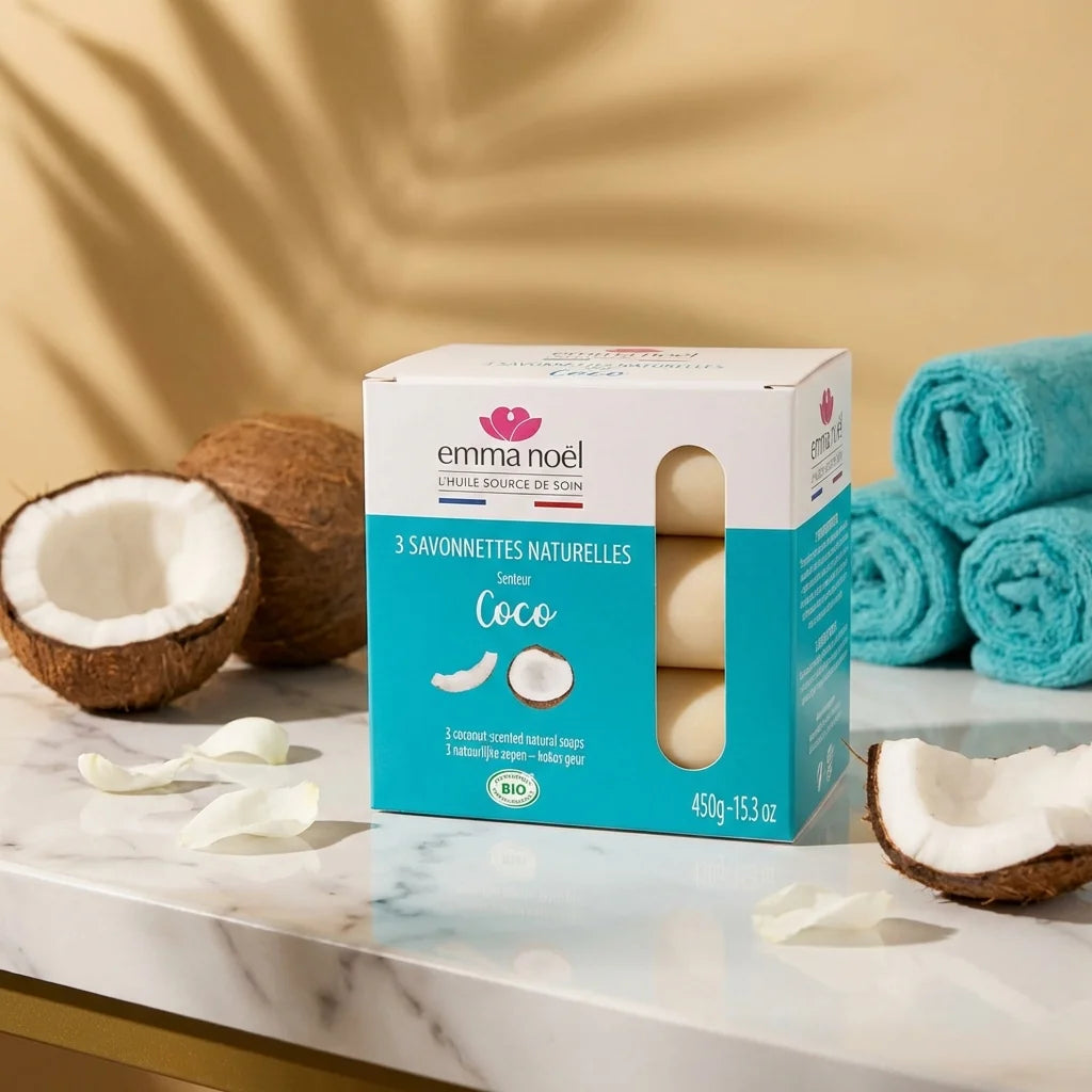 Savonnettes coco bio Emma Noël 3x150g sur marbre blanc, ambiance spa luxe avec noix de coco