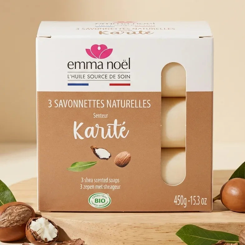 Savonnettes Karité Bio Emma Noël 3x150g avec noix de karité et feuilles vertes sur bois