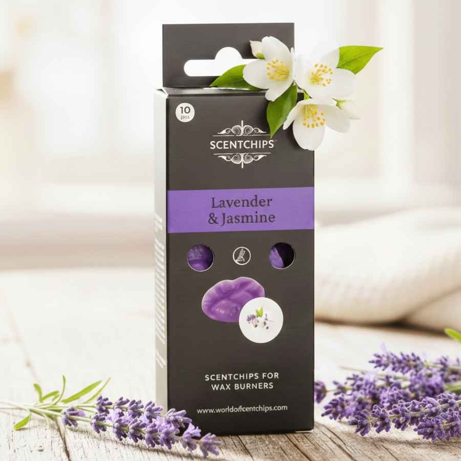 un pack de cire parfumée lavande jasmin de la marque scentchips entourée de fleur de jasmin et de brins de lavande
