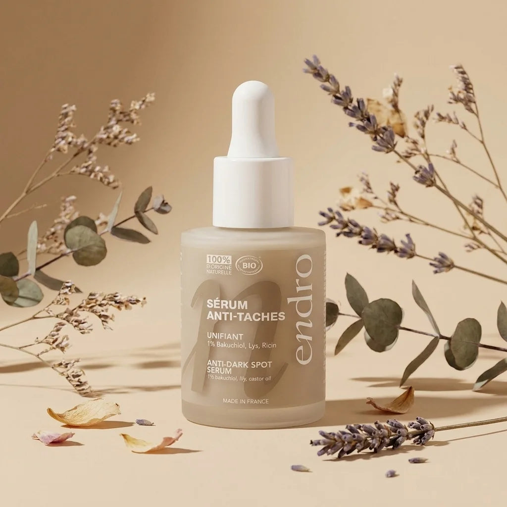 Sérum anti-tâches Endro 1% Bakuchiol 30mL avec compte-gouttes sur fond beige minimaliste