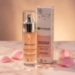 Sérum Booster d'Hydratation Éclat de Rose Bio Centifolia 30ml entouré de pétales de rose et cristaux