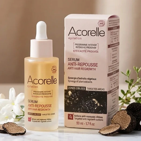 Sérum Cure Anti-repousse Bio Acorelle 50ml sur surface marbre avec éléments botaniques