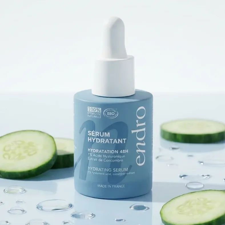 Sérum hydratant Endro 1% acide hyaluronique 30mL avec compte-gouttes sur fond spa minimaliste