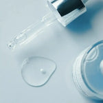 Zoom sur la texture du sérum hydratant 1% d’acide hyaluronique de 30 ml de la marque Endro