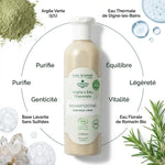 Shampoing cheveux gras bio 250ml avec argile et eau thermale, ingrédients naturels en mise en scène studio