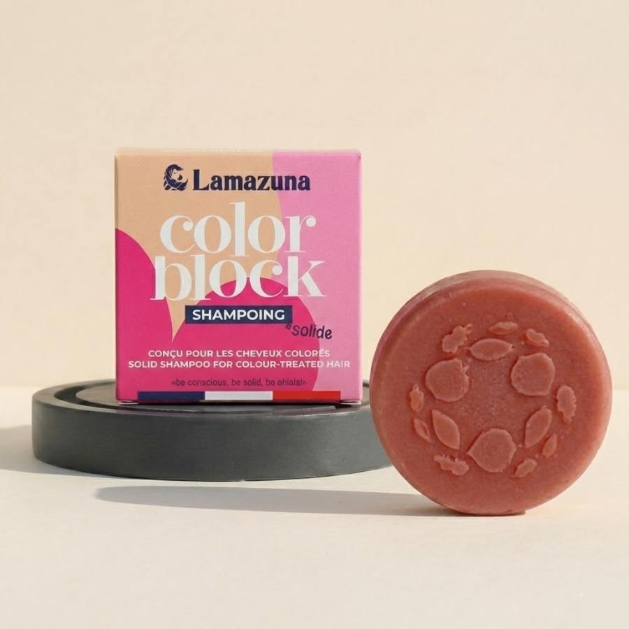Shampoing solide Color Block pour les cheveux colorés de Lamazuna posé devant son emballage 