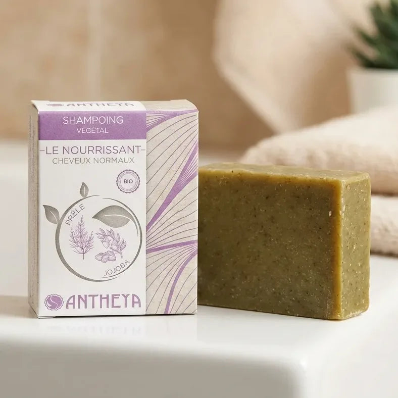Shampoing solide nourrissant Antheya 100g avec emballage violet sur fond blanc
