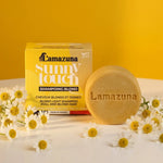 Shampoing solide Sunny Touch Lamazuna blond avec packaging jaune et fleurs de camomille