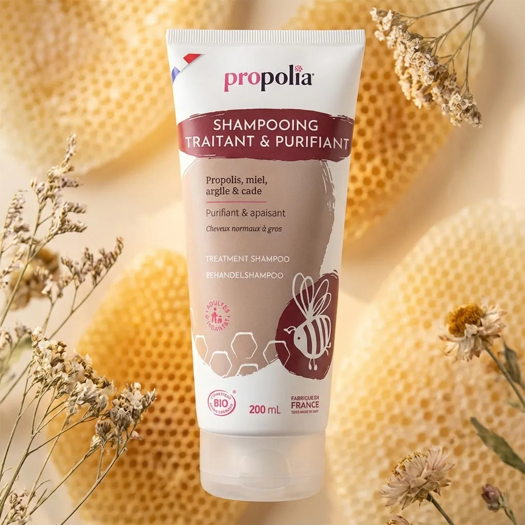 Shampoing traitant Propolia 200ml pour cuir chevelu irrité, flacon burgundy avec logo abeille