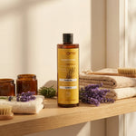 Shampooing familial Bio Florame 400ml sur étagère avec lavande et produits naturels