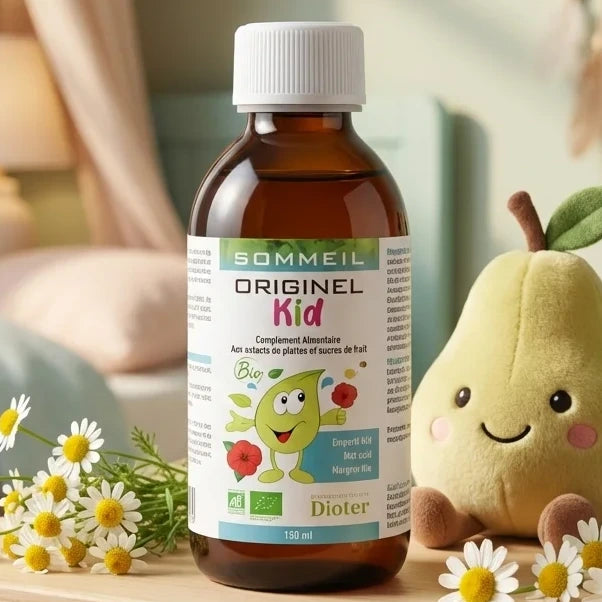 Sirop Sommeil Originel Kid 150ml bio Dioter entouré de chamomille sur table nursery