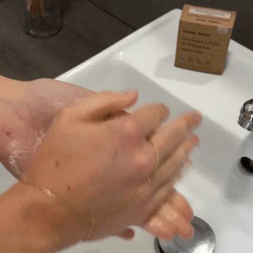 Vidéo tutoriel d'utilisation d'Un Soin lavant intime à l'huile de Millepertuis de 50 g Comme Avant