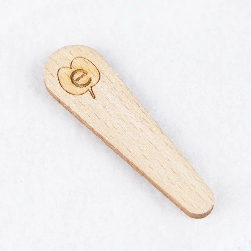 Une Petite spatule en bois de 6 cm de la marque Endro