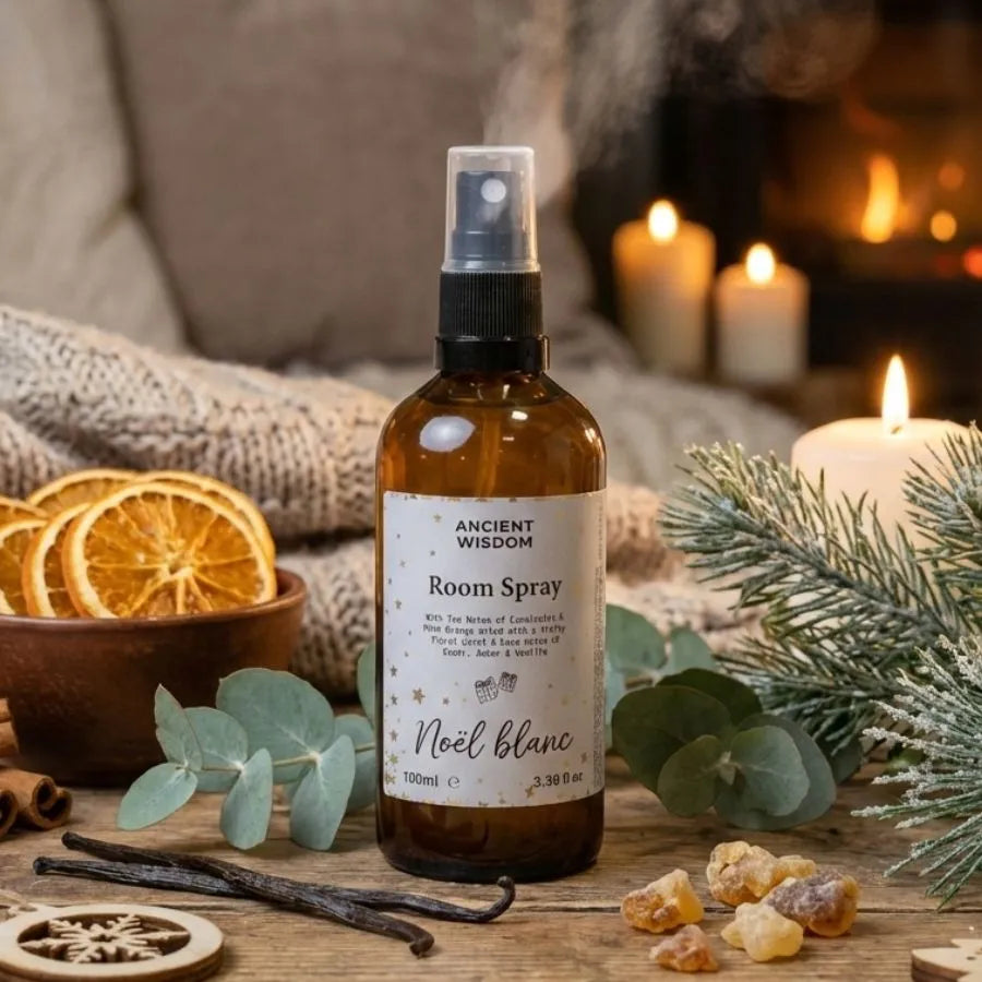 Un spray d'ambiance noël blanc avec de l'eucalyptus, de l'orange et de la vanille