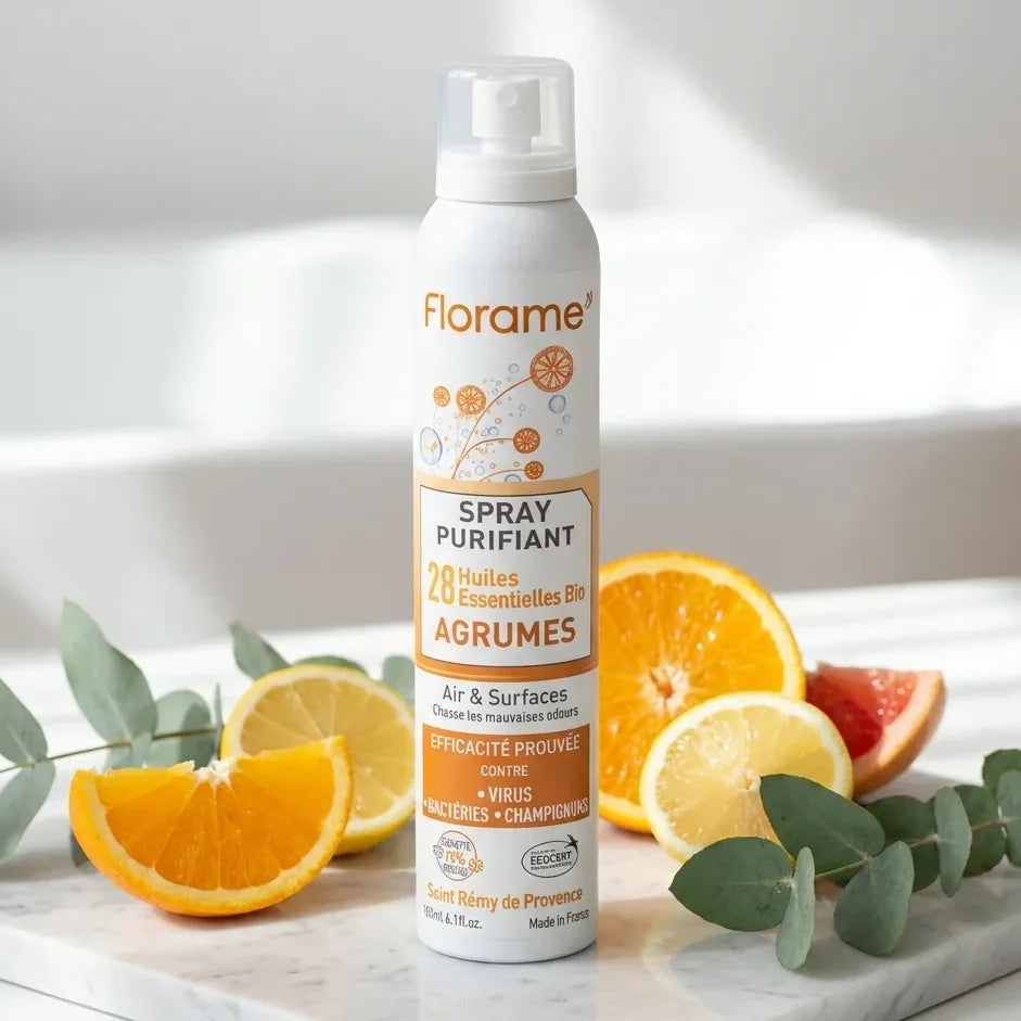 Spray Purifiant Agrumes Bio Florame 180ml avec citrons et eucalyptus sur marbre blanc