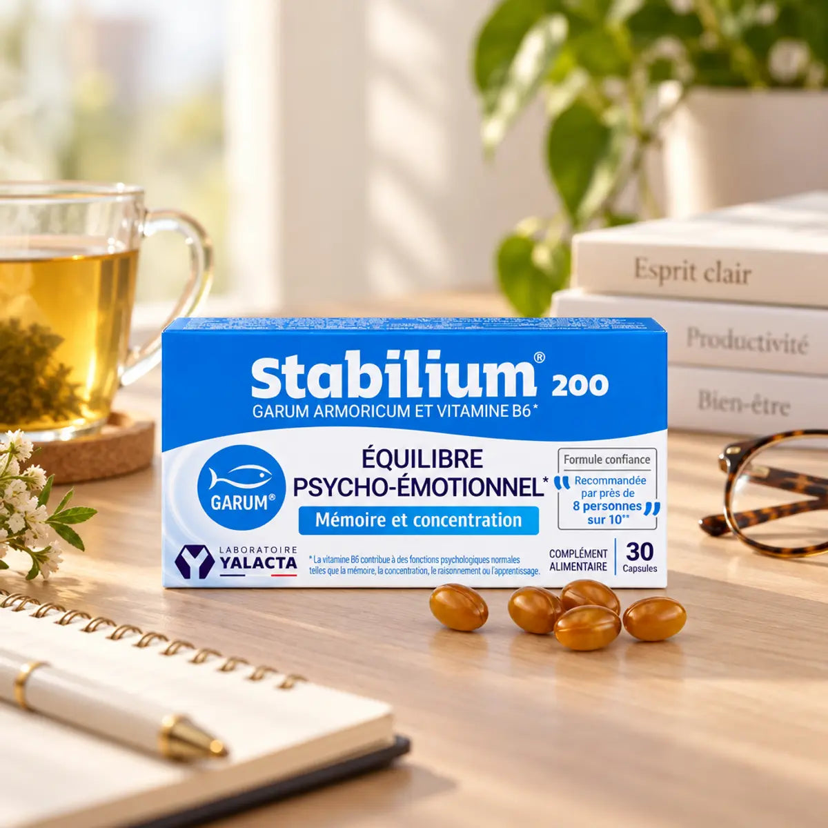 Stabilium 200 Yalacta avec capsules dorées sur bureau zen pour réduire fatigue et stress naturellement