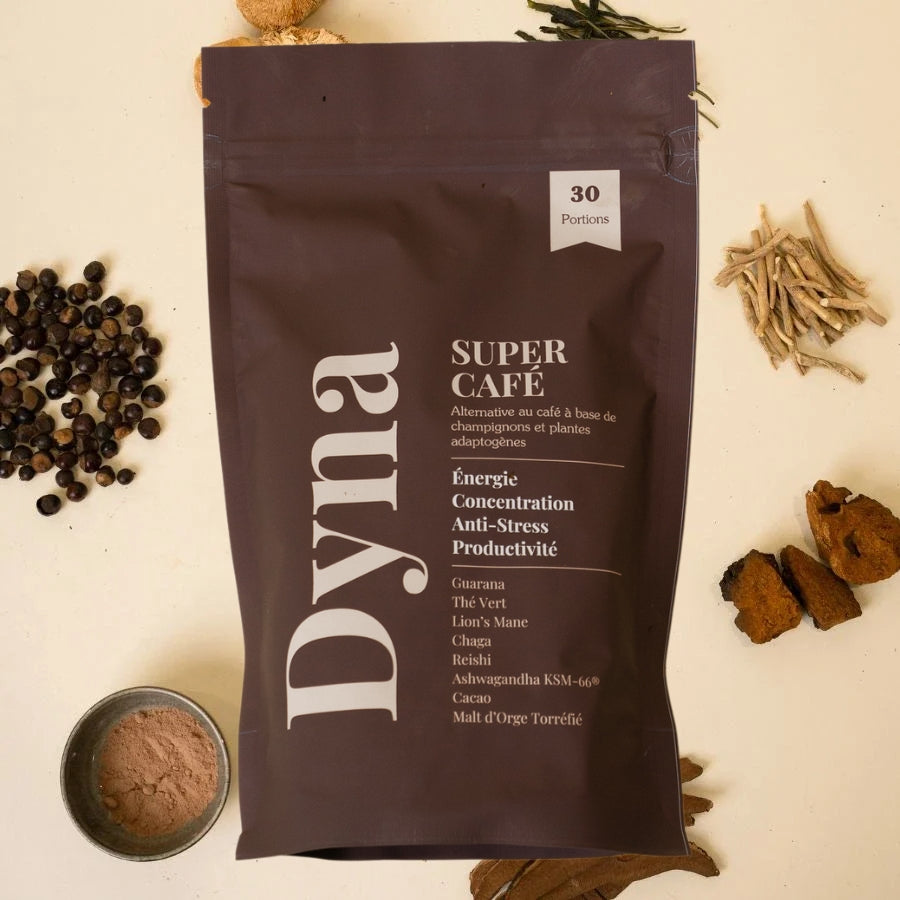 Un sachet de super café de la marque dyna avec ses ingrédients disposés tout autour