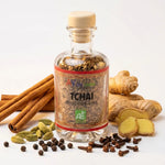 Tchaï Bio AyurVana flacon 50g entouré d'épices: cannelle, gingembre, cardamome, clou de girofle