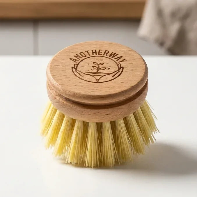 Tête rechargeable pour brosse vaisselle Anotherway avec manche en bois et poils jaunes naturels
