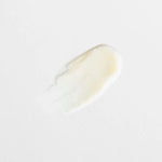 Texture crème du déodorant Endro étalée sur fond blanc, pour présenter la texture du produit.