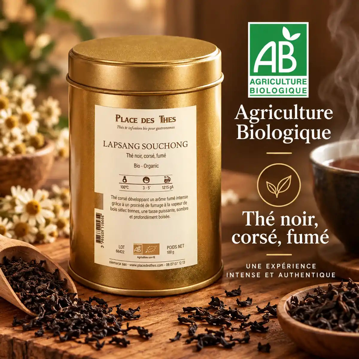 Thé noir Lapsang Souchong Bio 100g Place des Thés, boîte dorée avec feuilles de thé fumé