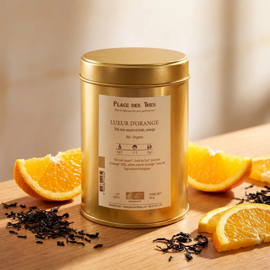 Thé noir Lueur d'Orange Bio Place des Thés dans boîte dorée avec tranches d'orange frais