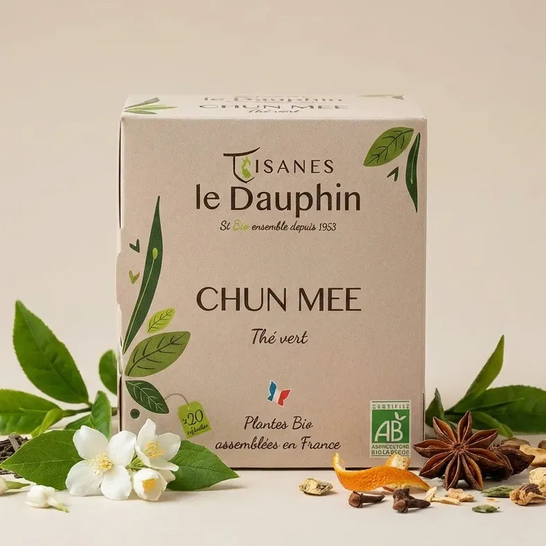 Boîte de thé vert bio Chun Mee Tisanes Le Dauphin 20 infusettes avec feuilles de thé et fleurs