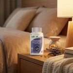 Vegetonin + Mélatonine Végétale 30 gélules SFB Laboratoires sur table de nuit avec ambiance relaxante
