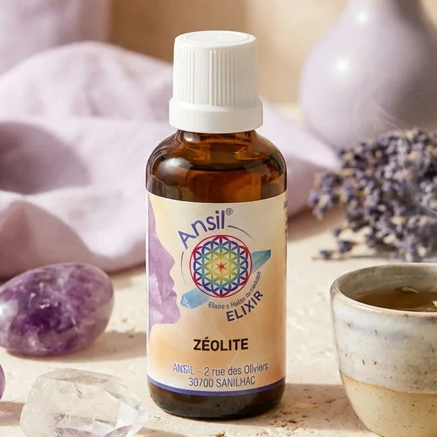 Flacon Ansil Zéolite 30ml élixir cristal entouré de cristaux naturels et herbes, ambiance bien-être