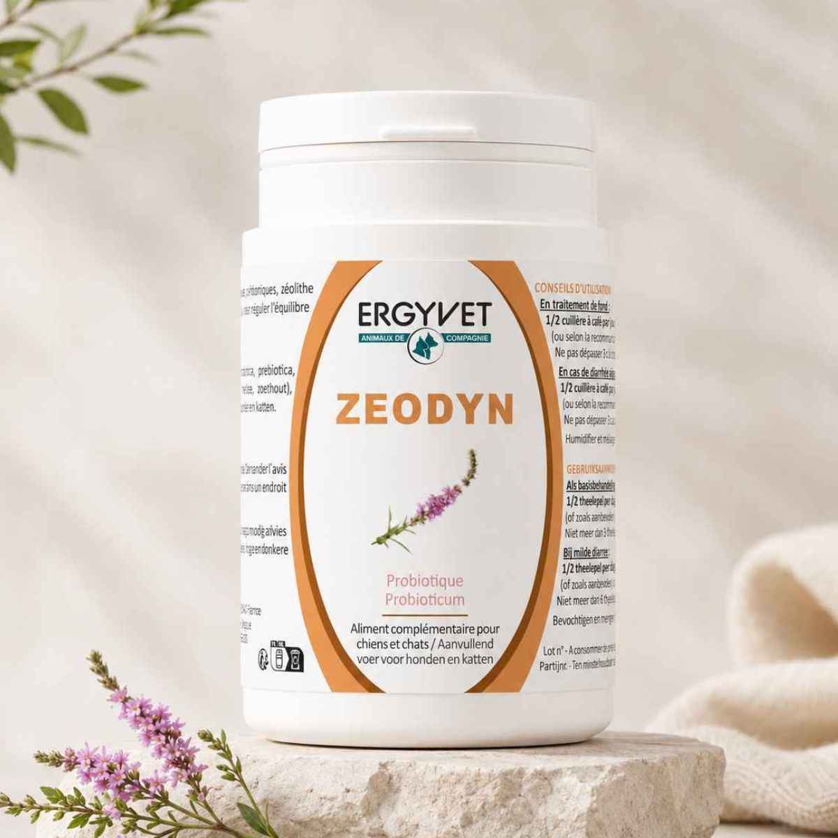 Une boîte de zeodyn de la marque egyvet mis en ambiance