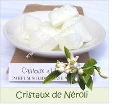 Le néroli est une des huiles florales les plus utilisées en parfumerie pour sa tonalité chaude et capiteuse.